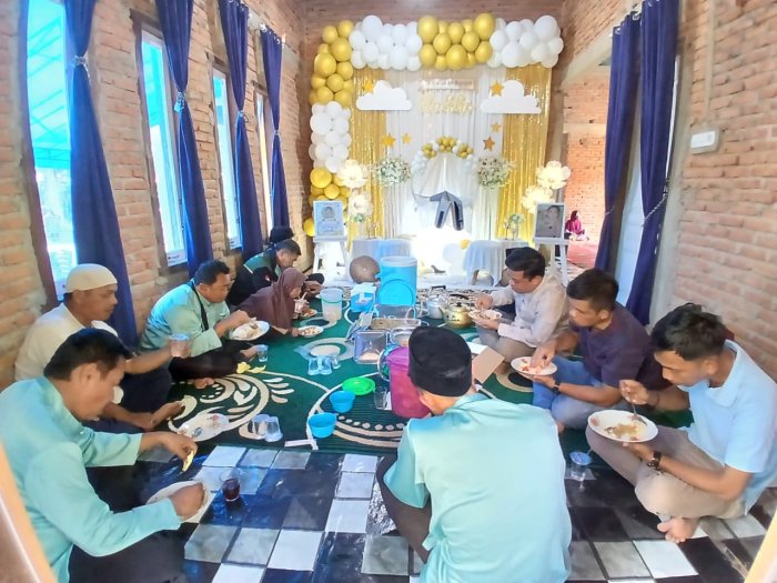 Kelahiran sebagai Anugerah, Keluarga Besar MTsN 4 Bungo Hadiri Tasyakuran Penuh Makna Kelahiran sebagai Anugerah, Keluarga Besar MTsN 4 Bungo Hadiri Tasyakuran Penuh Makna