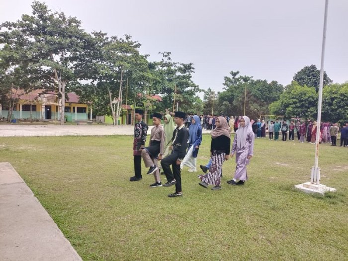 Bikin Merinding! Begini Cara MTsN 4 Bungo Tanamkan Persatuan, Ikrar Sumpah Pemuda Diucapkan dari Hati Bikin Merinding! Begini Cara MTsN 4 Bungo Tanamkan Persatuan, Ikrar Sumpah Pemuda Diucapkan dari Hati