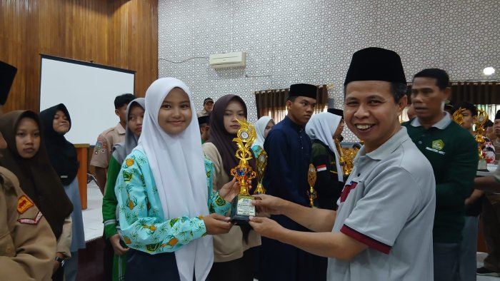 Bikin Bangga! MTsN 4 Bungo Borong 8 Trofi Kompas 2026, Apa Rahasia Kemenangan Mereka? Bikin Bangga! MTsN 4 Bungo Borong 8 Trofi Kompas 2026, Apa Rahasia Kemenangan Mereka?