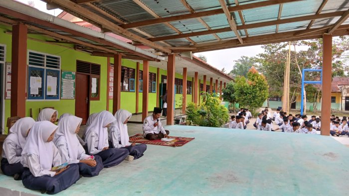 Awali Pagi dengan Keberkahan, Siswa MTsN 4 Bungo Lantunkan Surah Al-Waqiah Bersama di Lapangan Madrasah
