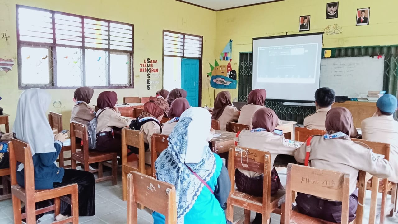 MAJELIS GURU DAN SISWA MTsN 4 BUNGO IKUTI ZOOM MEETING KURIKULUM DAN MODERASI BERAGAMA
