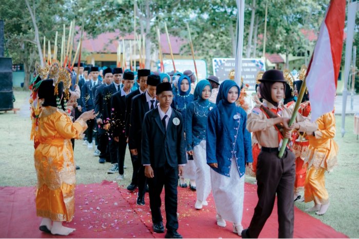 Pengiringan Langkah Pelepasan Kelas IX oleh Pasukan Pramuka MTsN 4 Bungo Tuai Decak Kagum Pengiringan Langkah Pelepasan Kelas IX oleh Pasukan Pramuka MTsN 4 Bungo Tuai Decak Kagum