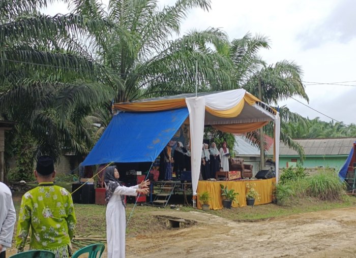 Kaur TU MTsN 4 Bungo Pemandu Lagu Kebangsaan dan Syubbanul Wathon dalam Peringatan Isra Miraj 1447 H