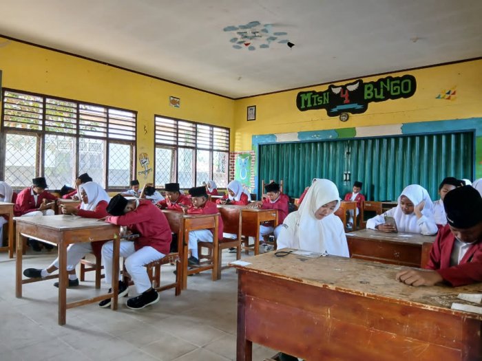 PERFORMA PRIMA! MTsN 4 Bungo Cetak Awal Sempurna di Ujian Semester Ganjil 2025 PERFORMA PRIMA! MTsN 4 Bungo Cetak Awal Sempurna di Ujian Semester Ganjil 2025