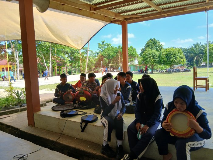 Semarak Maulid Nabi, Siswa MTsN 4 Bungo Siapkan Penampilan Hadroh Terbaik Semarak Maulid Nabi, Siswa MTsN 4 Bungo Siapkan Penampilan Hadroh Terbaik