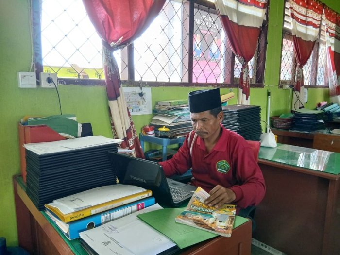 Operator RDM Minta Wali Kelas Cek dan Update Data Siswa Pada Aplikasi Raport Digital