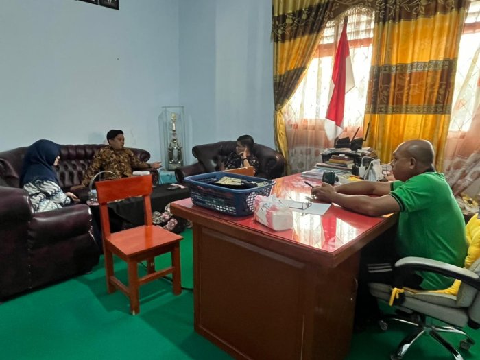 Tingkatkan Transparansi Informasi, Kepala MTsN 4 Bungo Gelar Rapat Koordinasi Bersama Tim Humas Tingkatkan Transparansi Informasi, Kepala MTsN 4 Bungo Gelar Rapat Koordinasi Bersama Tim Humas