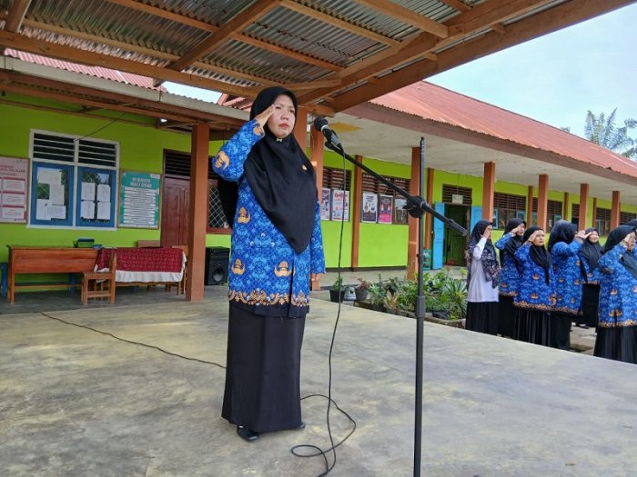 MTsN 4 Bungo Tanamkan Patriotisme pada Upacra Hari Pahlawan Nasional 2025 MTsN 4 Bungo Tanamkan Patriotisme pada Upacra Hari Pahlawan Nasional 2025