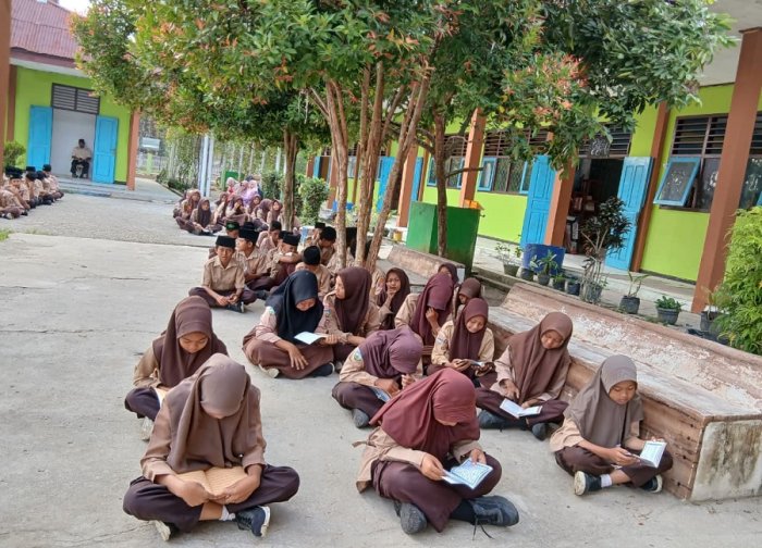 Pengajian Qira'atul Qutub Jadi Agenda Bulanan MTsN 4 Bungo Pengajian Qira'atul Qutub Jadi Agenda Bulanan MTsN 4 Bungo