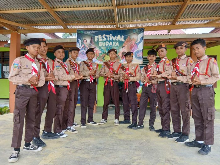 Dengan Gaya Cool, Peserta Putra MTsN 4 Bungo Siap Jalani Jambore Empat Hari ke Depan