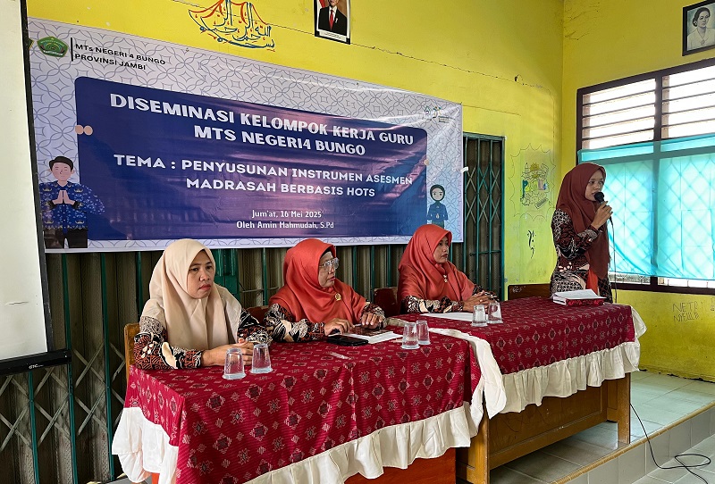 Pelatihan Penilaian Berbasis HOTS Digelar Guru MTSN 4 Bungo Tingkatkan Kualitas Pembelajaran
