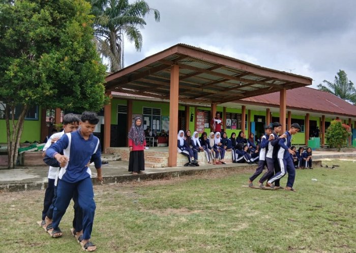 Class Meeting MTsN 4 Bungo: Lomba Bakia Hidupkan Kembali Semangat Permainan Tradisional!