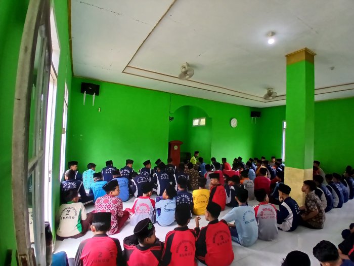 Menegakkan Sholat, Menjaga Kehidupan: Tausiah Penuh Hikmah Usai Zuhur Berjamaah di MTsN 4 Bungo Menegakkan Sholat, Menjaga Kehidupan: Tausiah Penuh Hikmah Usai Zuhur Berjamaah di MTsN 4 Bungo