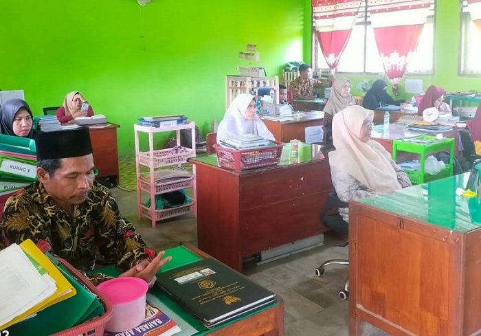 Guru MTsN 4 Bungo Diminta Bekerja Profesional demi Pendidikan Berkualitas