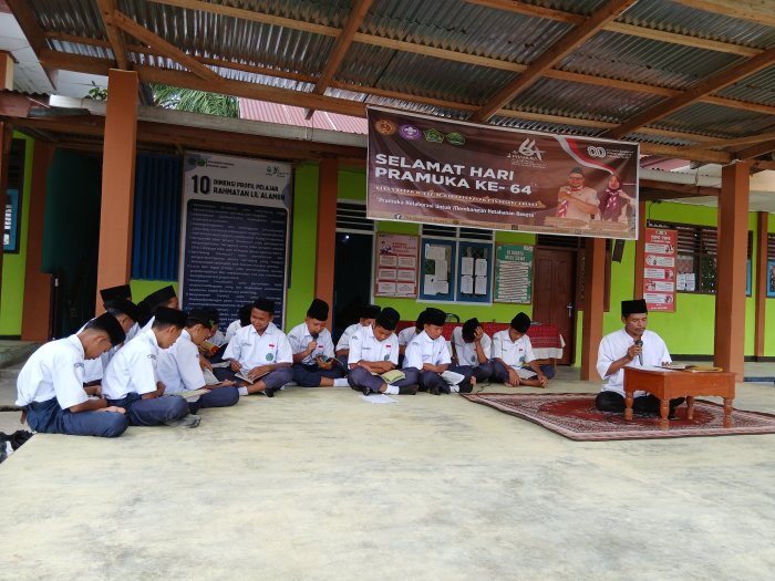 Kegiatan Tahfidz Rutin Setiap Selasa Pagi di MTsN 4 Bungo Kegiatan Tahfidz Rutin Setiap Selasa Pagi di MTsN 4 Bungo