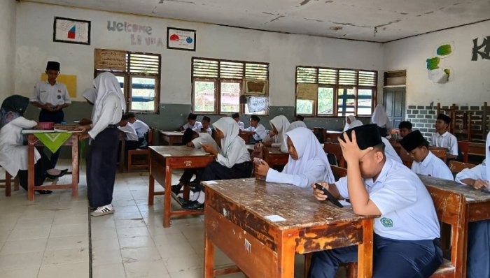 MTsN 4 Bungo: ASAS Hari Kedua Berjalan Sukses, Siswa Tunjukkan Konsentrasi Penuh