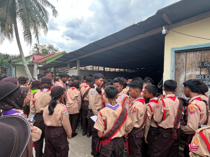 Kontingen MTsN 4 Bungo Bersama Peserta Jambore Lainnya Kunjungi Sentra Pisang Sale Bungo