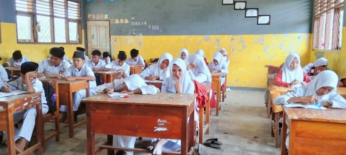 Siswa Kelas VIII B MTsN 4 Bungo Antusias Ikuti MID Semester Ganjil Mata Pelajaran IPA