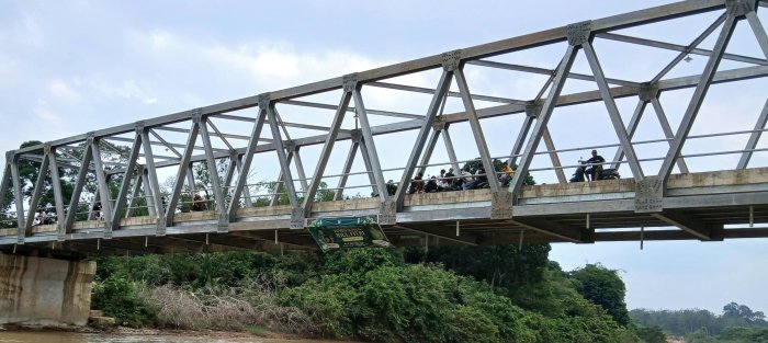 Jembatan Mangun Jayo Tak Sekadar Penghubung, Kini Jadi Tempat Bersantai Warga Jembatan Mangun Jayo Tak Sekadar Penghubung, Kini Jadi Tempat Bersantai Warga