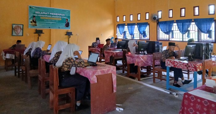 Hari Kedua TKA di MTsN 4 Bungo Berlangsung Lancar, Sesi Literasi Bahasa Indonesia Uji Daya Pikir dan Konsentrasi Siswa