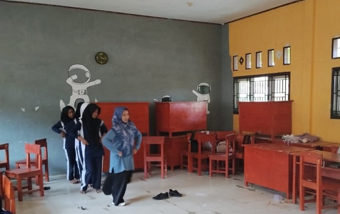 Lestarikan Budaya Lokal, Siswi MTsN 4 Bungo Perdalam Gerak Tari Sekapur Sirih