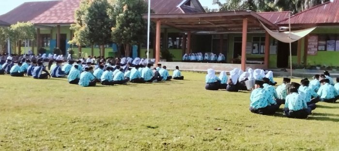 Mengaji di Bawah Sinar Mentari, Tradisi Pagi Penuh Berkah di MTsN 4 Bungo