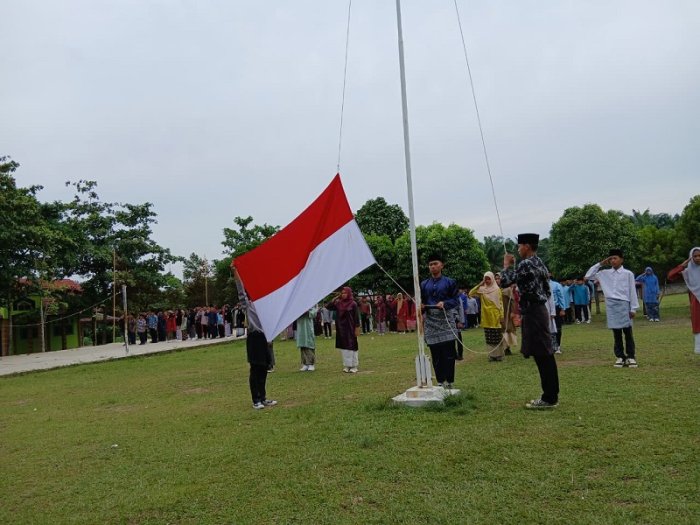 Semangat Pemuda Menggema, Upacara Peringatan Hari Sumpah Pemuda MTsN 4 Bungo Sukses Digelar Semangat Pemuda Menggema, Upacara Peringatan Hari Sumpah Pemuda MTsN 4 Bungo Sukses Digelar