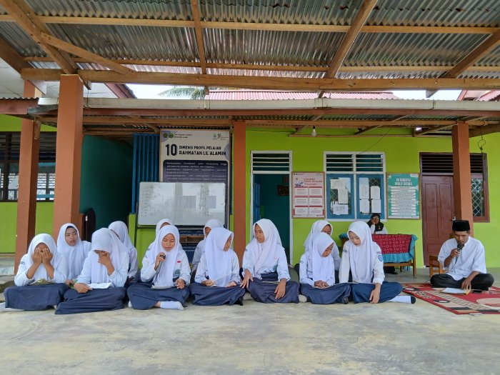 MTsN 4 Bungo Istiqamah Menghidupkan Pengajian Pagi sebagai Cahaya Awal Aktivitas Madrasah