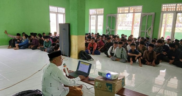 Waka Bid. Humas MTsN 4 Bungo Berikan Materi Zakat Fitrah di Pesantren Kilat Ramadhan Waka Bid. Humas MTsN 4 Bungo Berikan Materi Zakat Fitrah di Pesantren Kilat Ramadhan