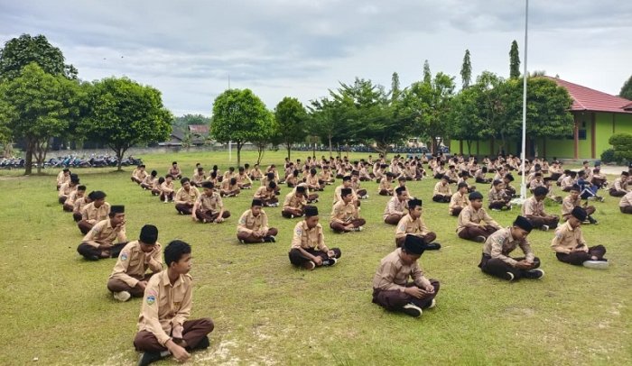 Melacak Jejak Ulama: Ujian Qiraatul Kutub Menguji Kedalaman Ilmu Agma Siswa MTsN 4 Bungo Melacak Jejak Ulama: Ujian Qiraatul Kutub Menguji Kedalaman Ilmu Agma Siswa MTsN 4 Bungo
