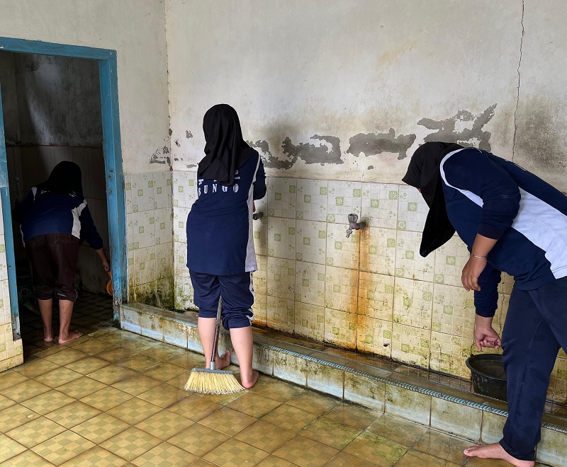 SAMBUT RAMADHAN, SISWA MTSN 4 BUNGO BERSIHKAN MASJID SABILUL MUTTAQIN DAYA MURNI. SAMBUT RAMADHAN, SISWA MTSN 4 BUNGO BERSIHKAN MASJID SABILUL MUTTAQIN DAYA MURNI.