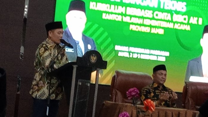 Kepala MTsN 4 Bungo Hadiri Pembukaan Pelatihan Kurikulum Berbasis Cinta (KBC) Kepala MTsN 4 Bungo Hadiri Pembukaan Pelatihan Kurikulum Berbasis Cinta (KBC)