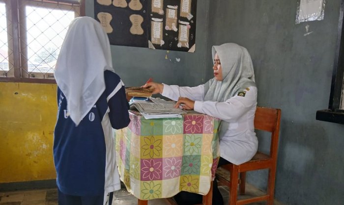 Siswa MTsN 4 Bungo Pelajari generic structure dari salah satu jenis teks di Kelas