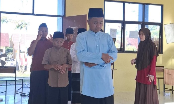 Tampil Khidmat dan Sempurna: Kontingen MTsN 4 Bungo Pukau Juri di Cabang Lomba Shalat Jenazah Tampil Khidmat dan Sempurna: Kontingen MTsN 4 Bungo Pukau Juri di Cabang Lomba Shalat Jenazah