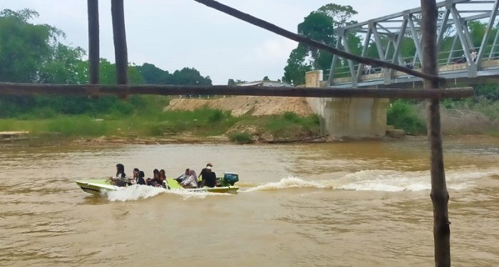 Tradisi Tak Luntur: Speed Boat dan Ayunan Buai Keliling Warnai Lebaran di Mangun Jayo Tradisi Tak Luntur: Speed Boat dan Ayunan Buai Keliling Warnai Lebaran di Mangun Jayo