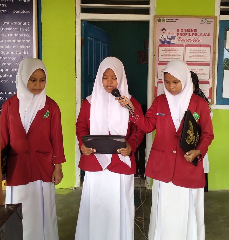 Interpretasi Dan Pentingnya Pembacaan Teks UUD 1945 Setiap Upacara Bendera