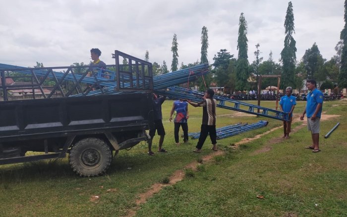 Sambut Hari Santri Nasional, MTsN 4 Bungo Mulai Pasang Tenda di Lapangan Sambut Hari Santri Nasional, MTsN 4 Bungo Mulai Pasang Tenda di Lapangan