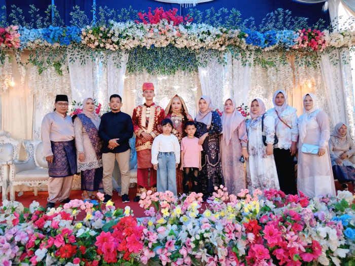 Hadiri Resepsi Pernikahan Warga, Guru MTsN 4 Bungo Perkuat Jalinan Silaturahmi dan Kepedulian Sosial Hadiri Resepsi Pernikahan Warga, Guru MTsN 4 Bungo Perkuat Jalinan Silaturahmi dan Kepedulian Sosial