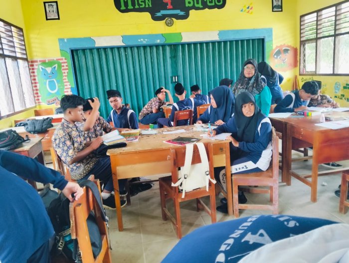 Belajar Berkelompok, Siswa Semakin Aktif Bertukar Ide di Kelas Belajar Berkelompok, Siswa Semakin Aktif Bertukar Ide di Kelas