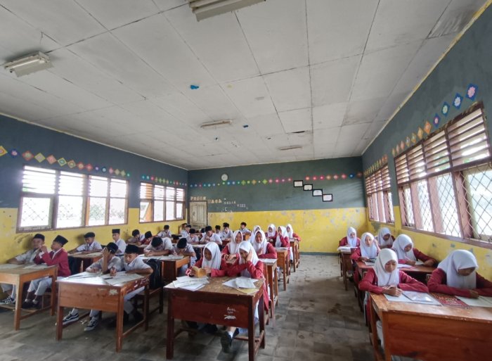 Semangat Belajar di Bulan Ramadhan, Kelas VIII B MTsN 4 Bungo Catat Kehadiran 100 Persen Semangat Belajar di Bulan Ramadhan, Kelas VIII B MTsN 4 Bungo Catat Kehadiran 100 Persen