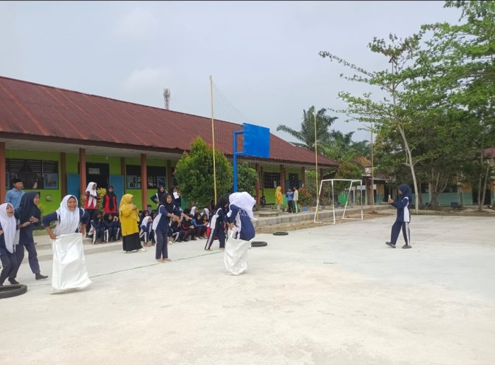 Pernak-Pernik Lomba Semarakkan Halaman MTsN 4 Bungo Sambut HUT ke-81 RI