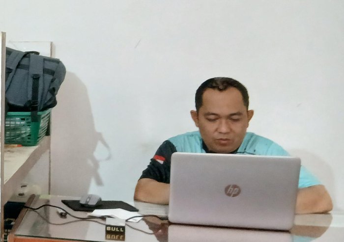 Picu Gangguan Aktivitas, Kabut Asap Tak Surutkan Dedikasi Staf TU MTsN 4 Bungo Picu Gangguan Aktivitas, Kabut Asap Tak Surutkan Dedikasi Staf TU MTsN 4 Bungo