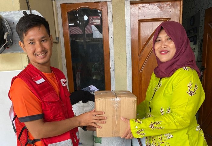 Kepedulian Bencana Sumatera: Dharma Wanita MTsN 4 Bungo Salurkan Bantuan Melalui PMI Cabang Bungo