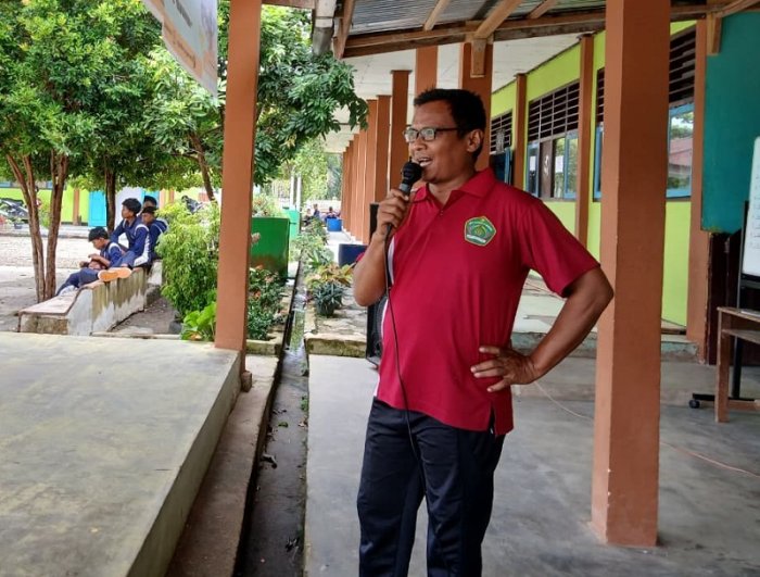 Pemanas Suasana! Waka Kesiswaan MTsN 4 Bungo Jadi Komentator Favorit dalam Pertandingan Voli Classmeeting Pemanas Suasana! Waka Kesiswaan MTsN 4 Bungo Jadi Komentator Favorit dalam Pertandingan Voli Classmeeting