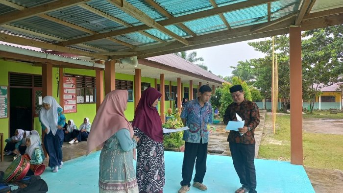Matangkan Persiapan, Koordinator Acara Pelepasan Siswa Kelas IX MTsN 4 Bungo Tinjau Lokasi Utama Matangkan Persiapan, Koordinator Acara Pelepasan Siswa Kelas IX MTsN 4 Bungo Tinjau Lokasi Utama