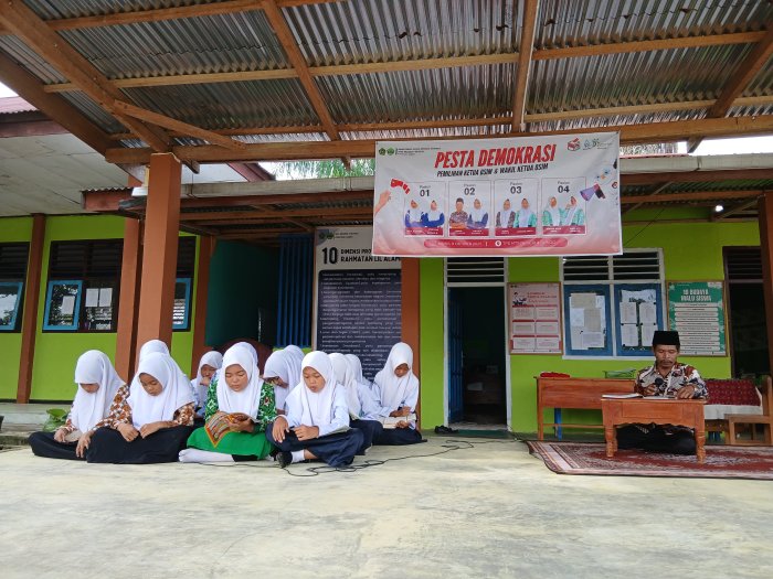 Kelas VII C Tunjukkan Semangat dan Kekompakan dalam Pembacaan Surah Pendek Juz 30 Kelas VII C Tunjukkan Semangat dan Kekompakan dalam Pembacaan Surah Pendek Juz 30