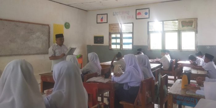 Tidak Hanya Cerdas, Siswa MTsN 4 Bungo Dilatih Berjiwa Sosial Lewat Sedekah Tidak Hanya Cerdas, Siswa MTsN 4 Bungo Dilatih Berjiwa Sosial Lewat Sedekah