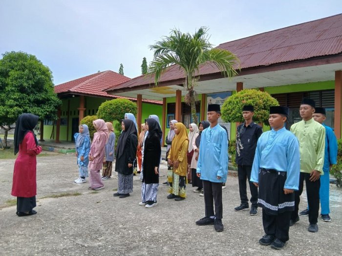 Harmoni Penuh Semangat, Paduan Suara MTsN 4 Bungo Lantangkan Bangun Pemuda-Pemudi Harmoni Penuh Semangat, Paduan Suara MTsN 4 Bungo Lantangkan Bangun Pemuda-Pemudi