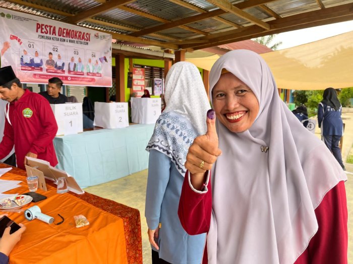 Semangat Demokrasi Tumbuh di MTsN 4 Bungo, Pembina OSIM Sampaikan Rasa Bangga Semangat Demokrasi Tumbuh di MTsN 4 Bungo, Pembina OSIM Sampaikan Rasa Bangga