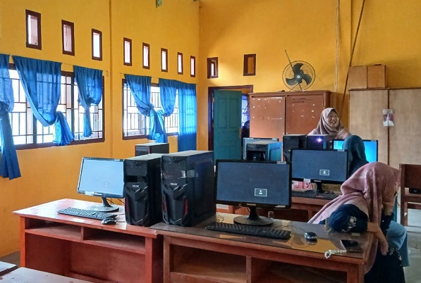 H-3 Jelang Gladi TKA, Panitia MTsN 4 Bungo Matangkan Persiapan Lab Komputer